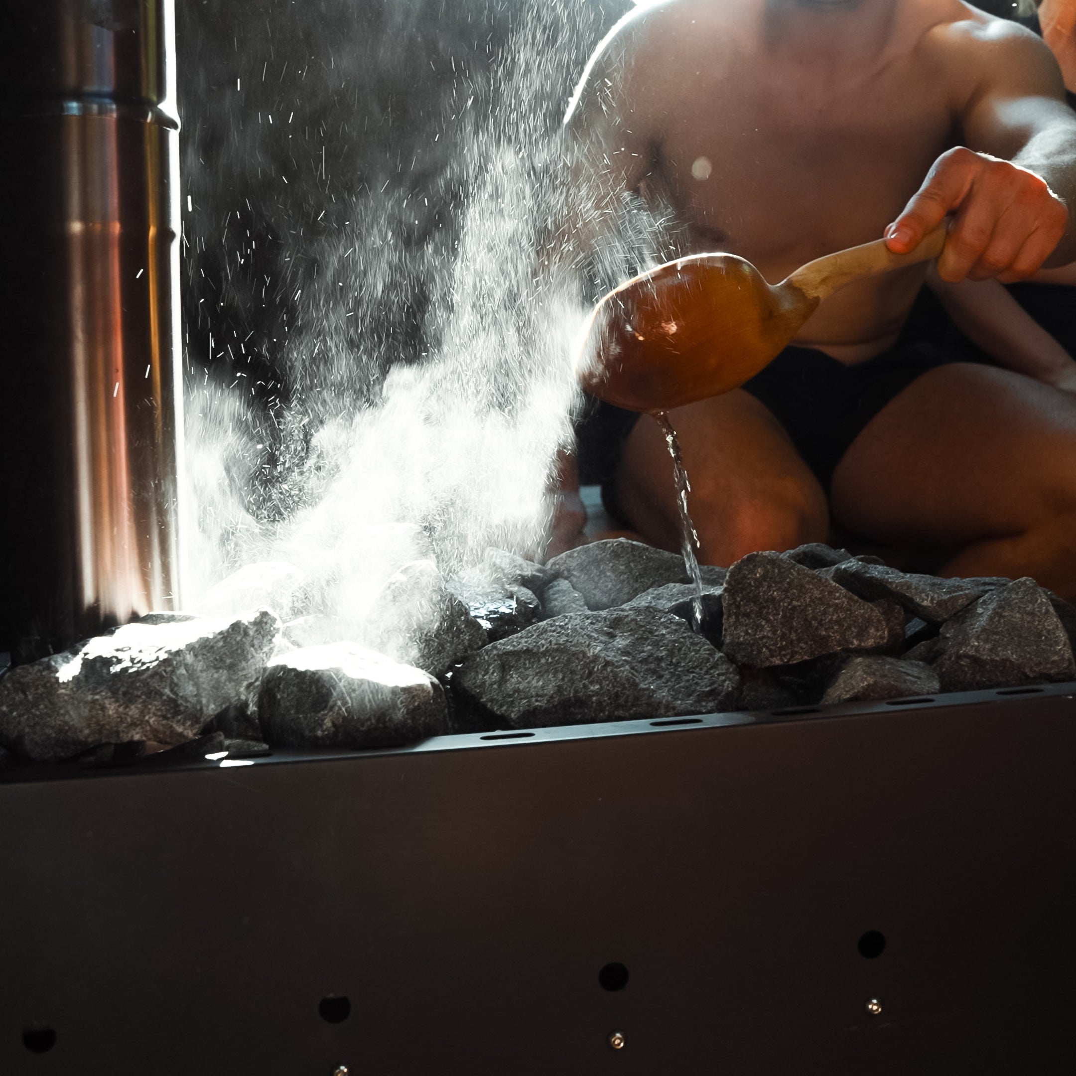 Accessoires de sauna : pierres de sauna, seau de sauna + louche, thermomètre, sablier de sauna